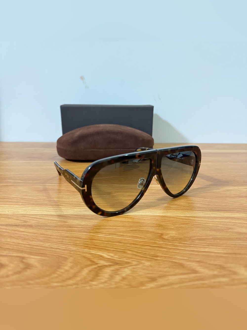 Tom Ford Tortoiseshell Aviator Sunglasses with Brown Gradient Lenses
